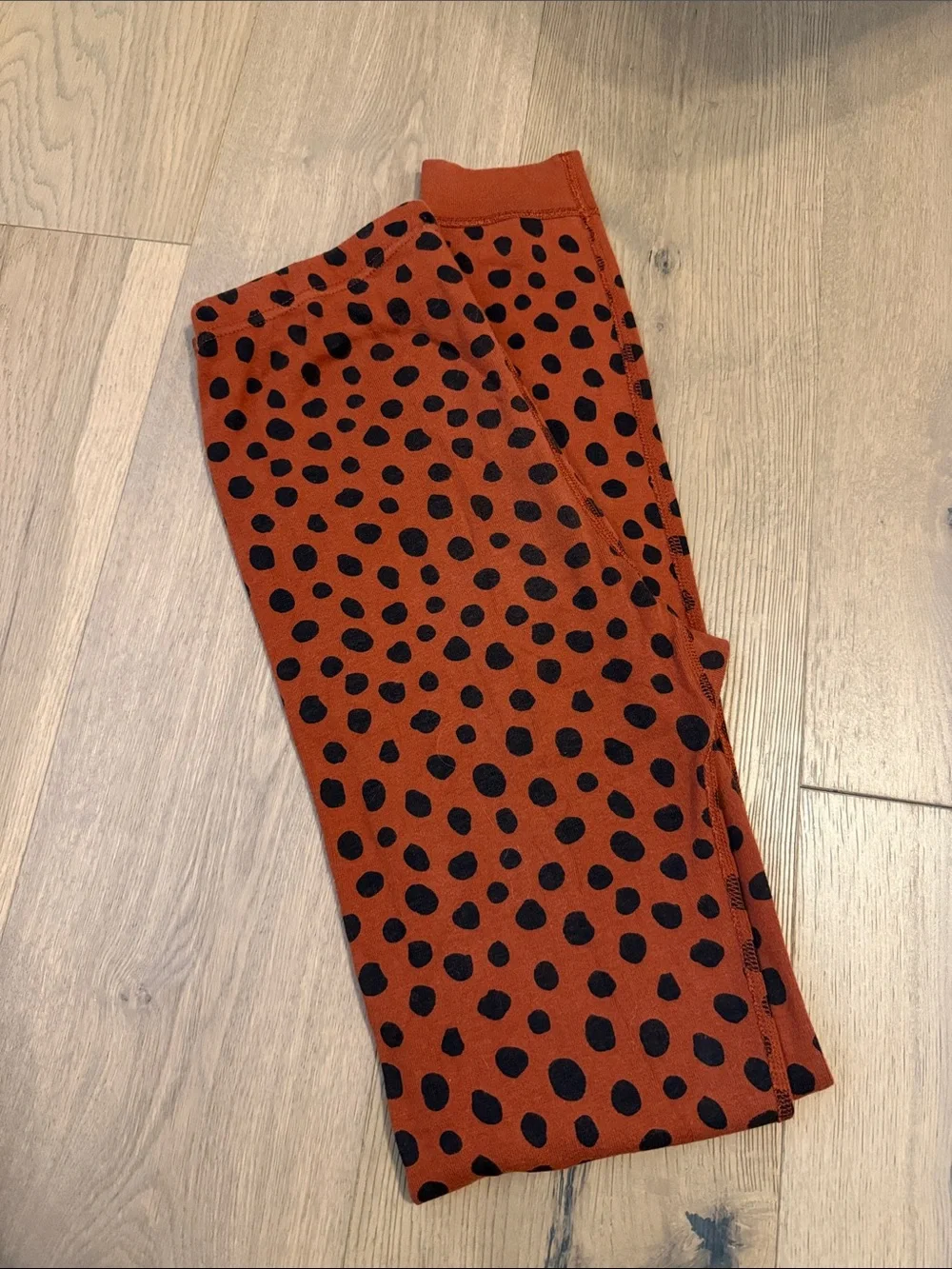 Hanna Andersson Girls Rust Brown Polka Dot Pants  Pajama Set with Black Spots